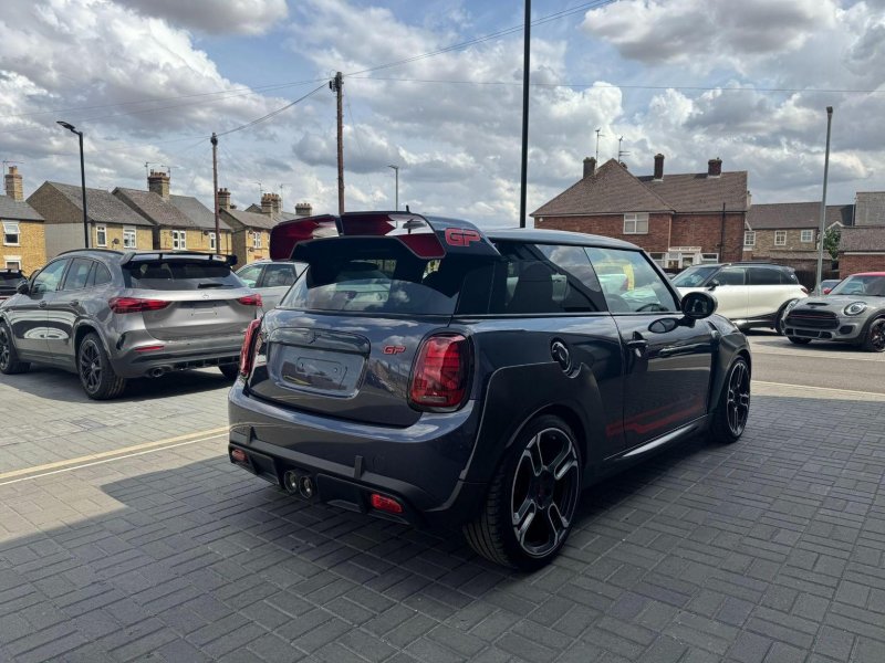 MINI HATCH