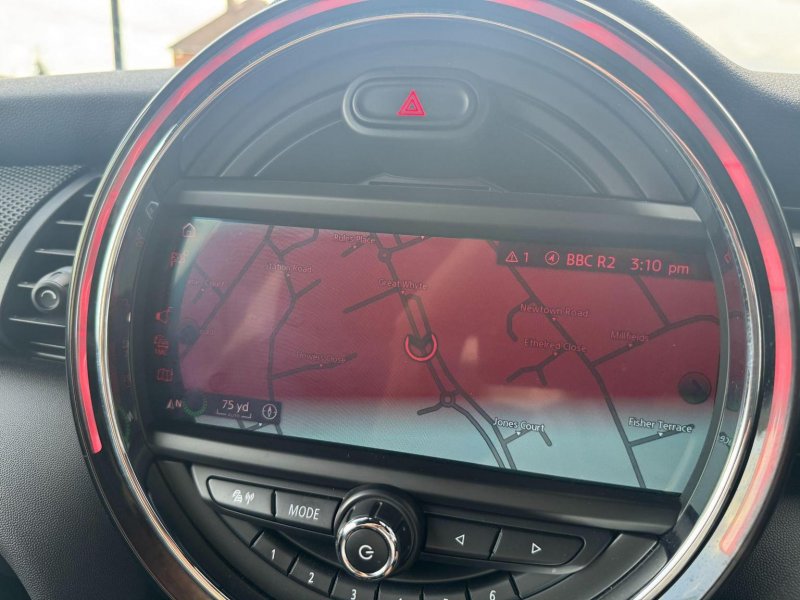 MINI HATCH