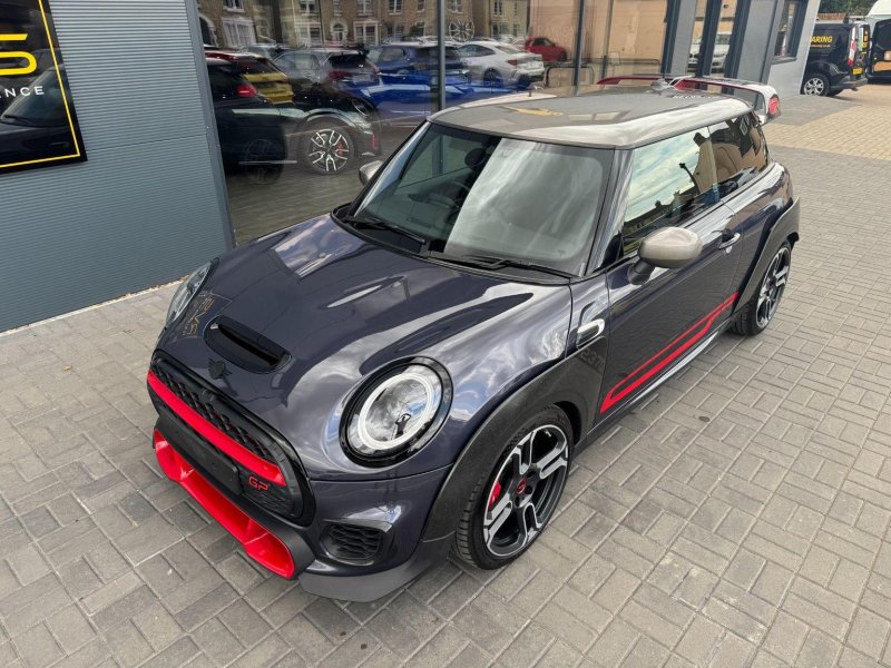 MINI HATCH