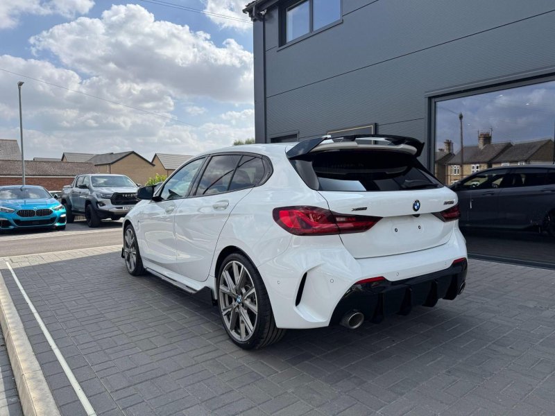 BMW 1 SERIES