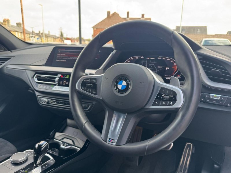 BMW 1 SERIES