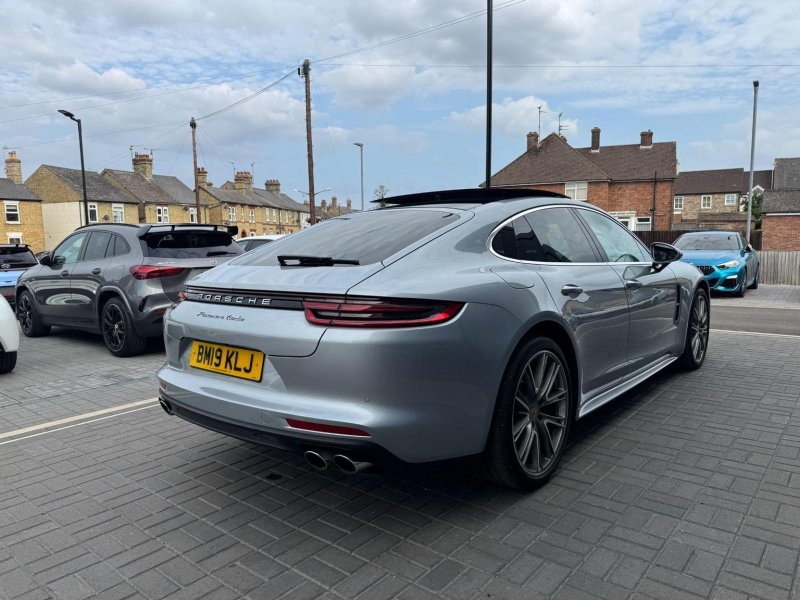 PORSCHE PANAMERA