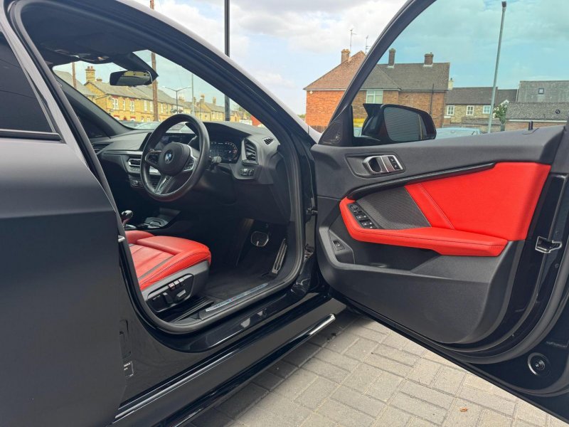 BMW 1 SERIES